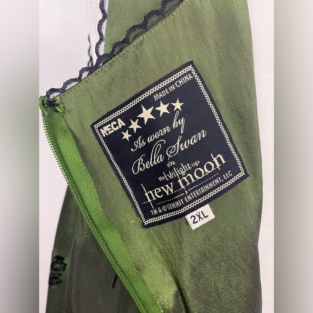 ❗️SOLD❗️Neca Twilight Bella Swan Birthday Dress New Moon Size 2XL - Picture 15 of 16